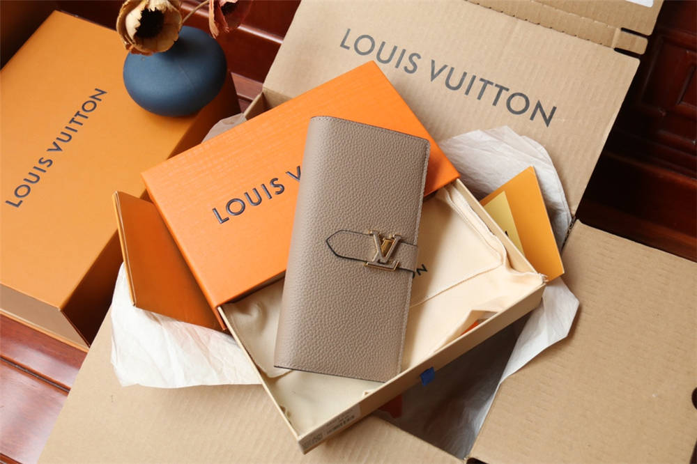 Louis Vuitton M81330 2025 new 